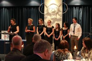 427938_220632134716971_1282676825_n