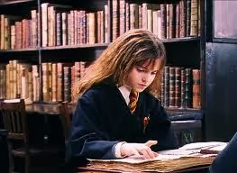 CelebretiesReadingHermioneGranger2_zps13ed1e7d